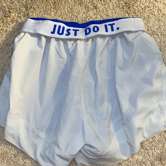 Women’s Nike Shorts w/built in Spandex - Picture 5 of 5